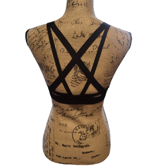 Lululemon solid black strappy sports bra, size 6 - Picture 2 of 5